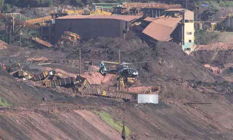 rea da Vale invadida pela lama da barragem que se rompeu em 25 de janeiro: ainda h funcionrios da mineradora entre os desaparecidos(foto: Edsio Ferreira/EM/D.A Press )