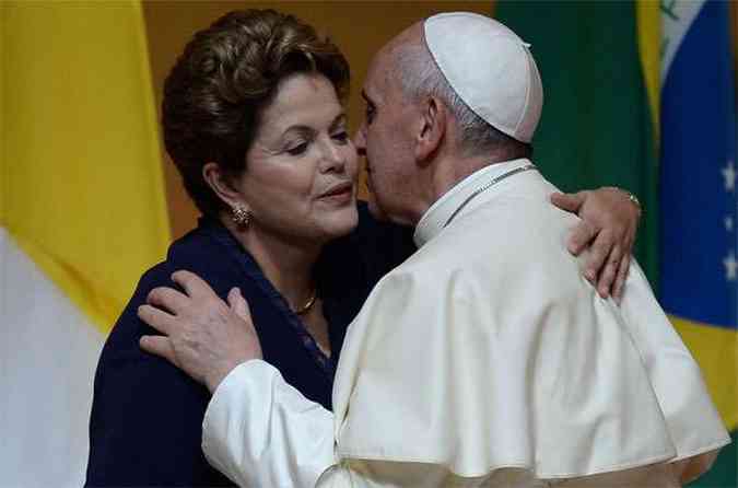 Dilma e Francisco encontraram-se e ambos falaram sobre desafios sociais(foto: AFP PHOTO / VANDERLEI ALMEIDA )