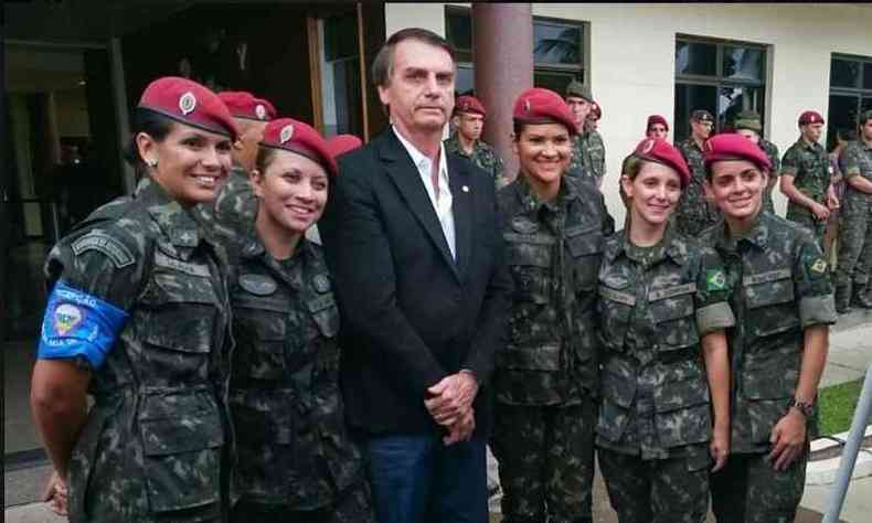 Bolsonaro tem sido convidado por militares de todo o país para falar seus projetos(foto: Reprodução Facebook)