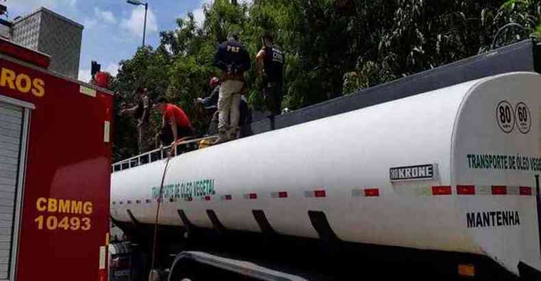 A droga estava escondida dentro de um caminho-tanque e seria vendida durante o carnaval na Grande BH(foto: PMMG/Divulgao)