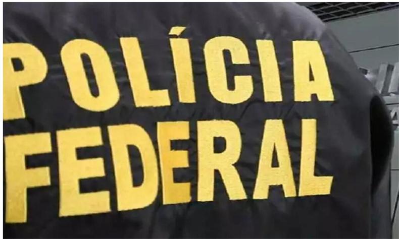 Imagem do uniforme de um agente da Polcia Federal