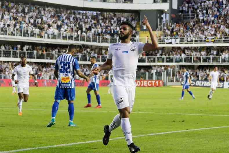 Felipe Jonatan comemora o terceiro gol santista no triunfo sobre o Ava que valeu a conquista do primeiro lugar(foto: MARCO SILVA/FUTURA PRESS/ESTADO CONTEDO)