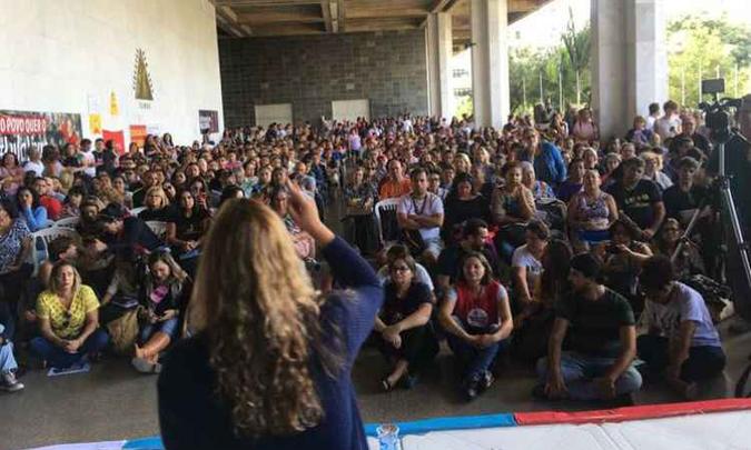 Professores se reuniram nesta quarta-feira na Assembleia Legislativa de Minas Gerais (ALMG)(foto: FotoStudium) Professores se reuniram nesta quarta-feira na Assembleia Legislativa de Minas Gerais (ALMG)(foto: FotoStudium)