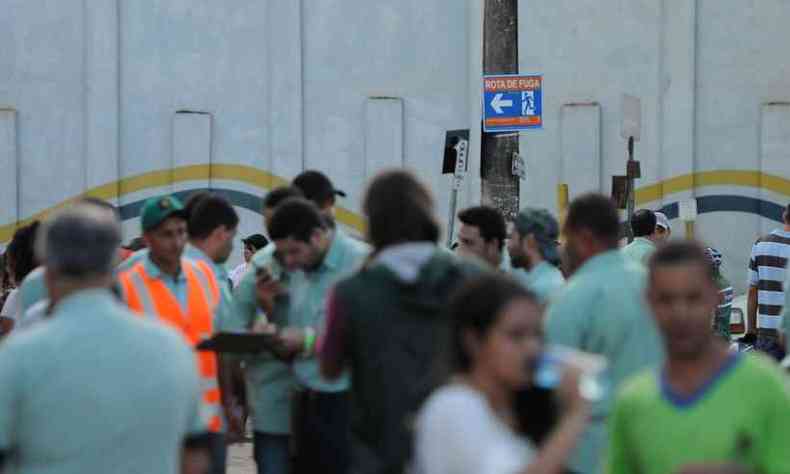 Placa indica rota de fuga em caso de rompimento de barragem em Baro de Cocais(foto: Tlio Santos/EM/D.A PRESS)