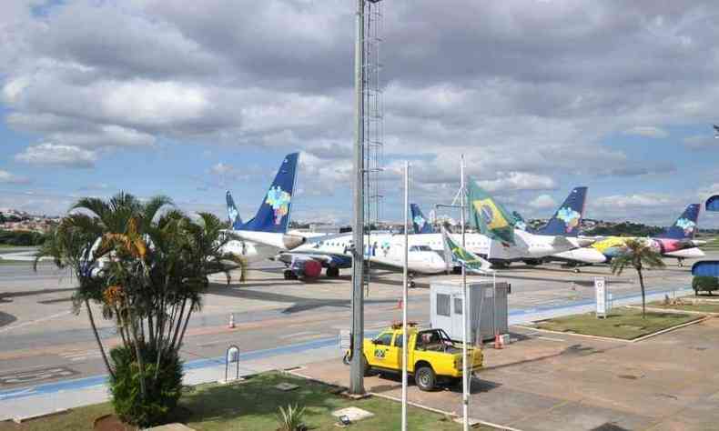 Avies parados no aeroporto da Pampulha(foto: Alexandre Guzanshe/ EM/ D.A. Press)