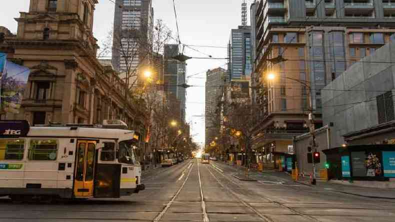 Os moradores de Melbourne passaram por um dos maiores confinamentos do mundo(foto: Getty Images)