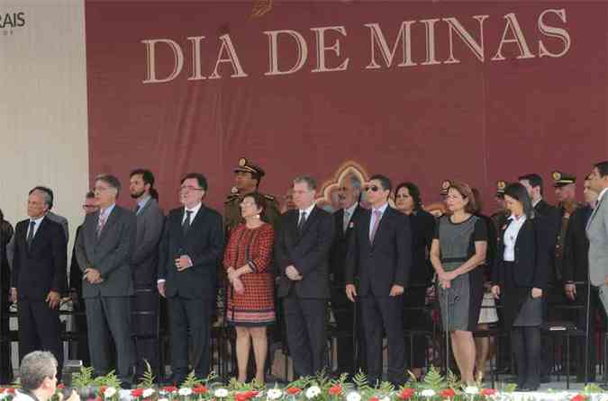 Governador Fernando Pimentel comandou solenidade em Mariana, onde personalidades de diversos setores foram homenageadas com medalhas (foto: Jair Amaral/EM/D.A Press)