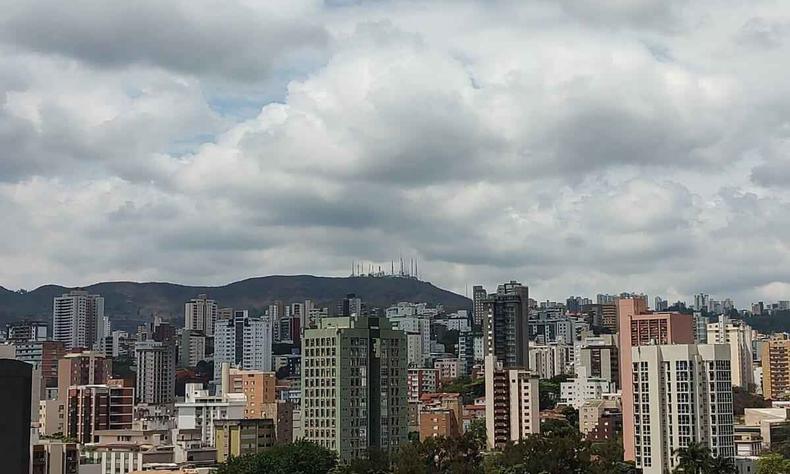Céu em BH, vista da Avenida Getúlio Vargas 