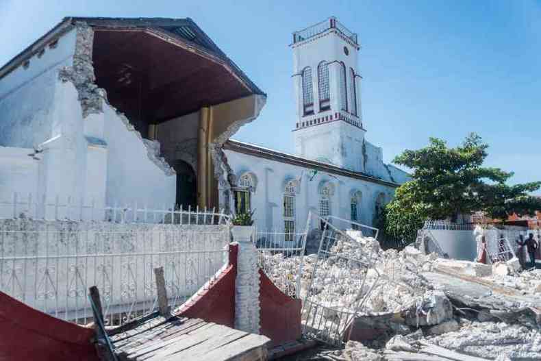 Haitianos, mais uma vez, so castigados por terremoto(foto: Reginald Louissaint JR/AFP)