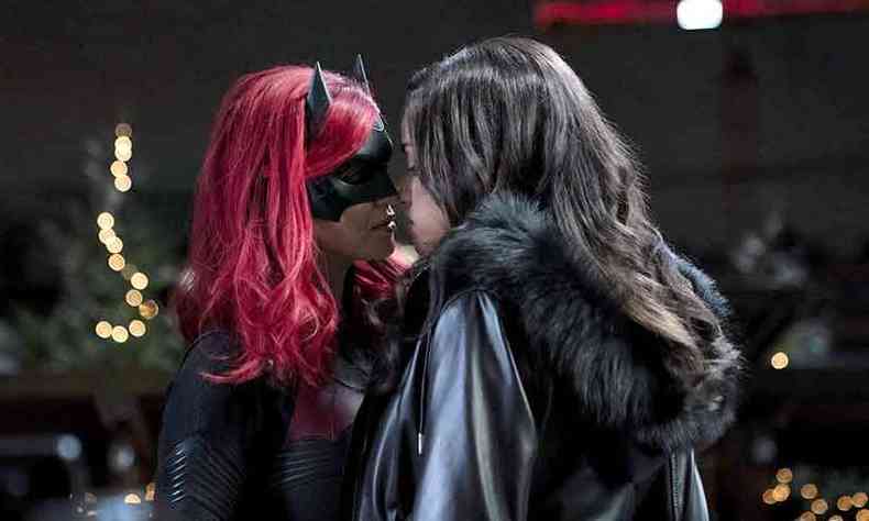  Batwoman (Ruby Rose) se empenha em salvar a ex-namorada Sophie (Meagan Tandy) das garras de uma gangue (foto: HBO/DIVULGAO)