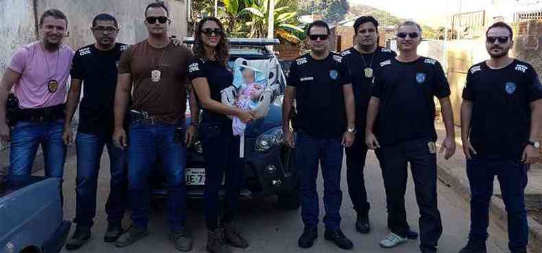 Trabalho de equipes de trs cidades levou ao resgate da beb e priso do sequestrador(foto: Polcia Civil/Divulgao)