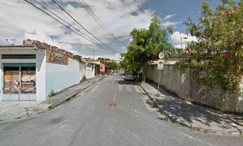 Rua Santana do Capivari, local onde o homem foi atropelado, espancado e morto a tiros(foto: Google street view/Reproduo)