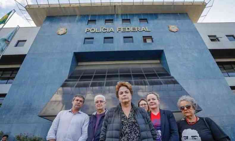 Dilma e outros parlamentares tiveram o pedido para visitar Lula negado pela Justia(foto: Ricardo Suckert)