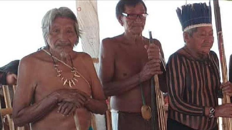 Os índigenas Warini Suruí (esq.), Api Suruí Aikewara (centro) e Arikassu Suruí estão entre as vítimas da covid-19(foto: Rede de Apoio Mútuo Indígena do Sudeste do Pará) Os índigenas Warini Suruí (esq.), Api Suruí Aikewara (centro) e Arikassu Suruí estão entre as vítimas da covid-19