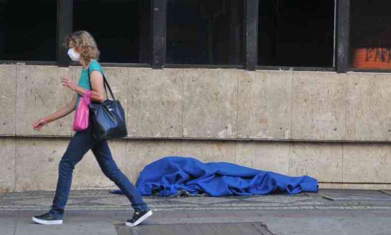 Moradores em situao de rua sofrem (ainda mais) quando as temperaturas despencam (foto: Foto ilustrativa - Alexandre Guzanshe/EM/D.A Press)