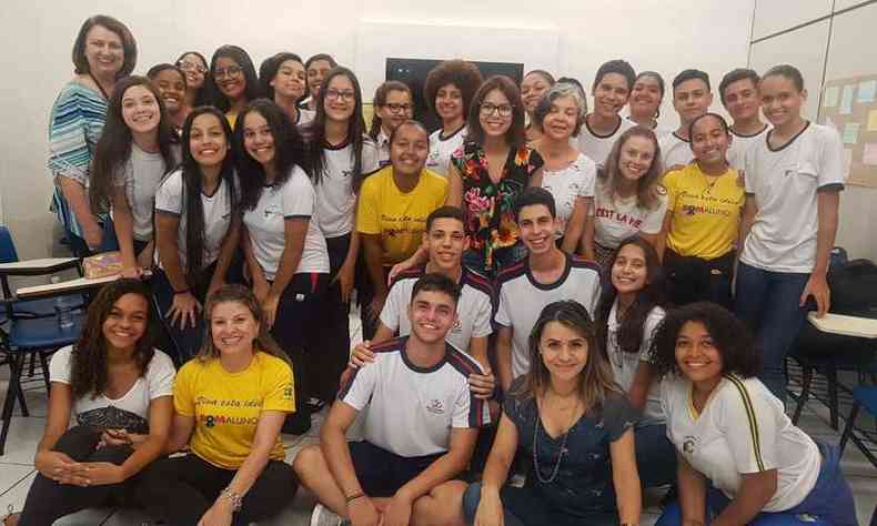 Estudantes do programa Bom Aluno, do Instituto Severino Ballesteros, de Belo Horizonte, que capacita alunos de baixa renda que se destacam pelo desempenho escolar(foto: Arquivo Pessoal)