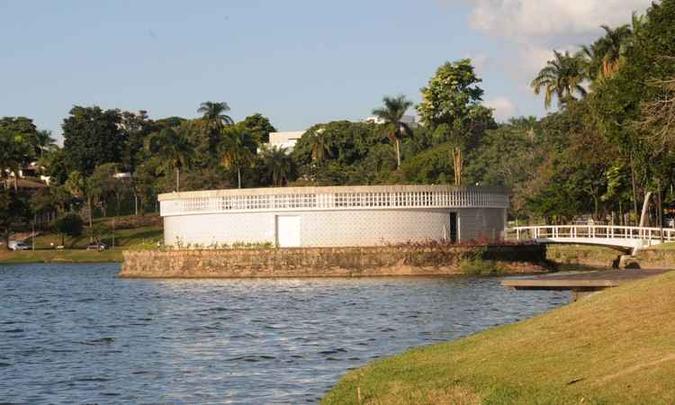 PBH já definiu que vai continuar o tratamento da água com o mesmo procedimento adotado nos últimos dois anos. Resultados enquadraram a lagoa nos parâmetros da Classe 3, que permitem a prática de esportes náuticos no reservatório(foto: Beto Novaes/EM/D.A PRESS) PBH já definiu que vai continuar o tratamento da água com o mesmo procedimento adotado nos últimos dois anos. Resultados enquadraram a lagoa nos parâmetros da Classe 3, que permitem a prática de esportes náuticos no reservatório(foto: Beto Novaes/EM/D.A PRESS)