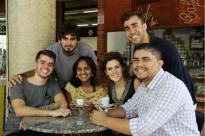 Equipe de estudantes da Universidade de Braslia, responsveis pelo projeto Caf Suspenso(foto: Ana Rayssa/Esp.CB/D.A.Press)