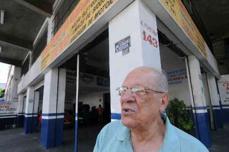 Jos Lopes, de 83 anos, diz que nas chuvas fortes o local via um rio(foto: Leandro Couri/EM/D.A PRESS)