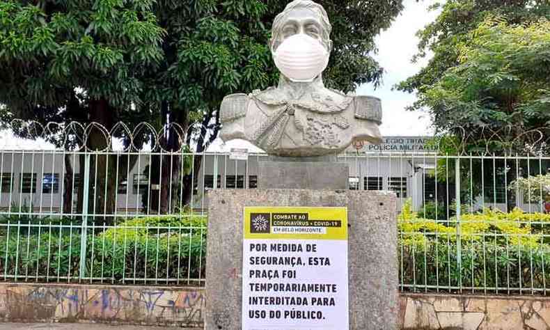 Praa Duque de Caxias: um sculo depois, a pandemia do novo coronavrus tambm faz vtimas