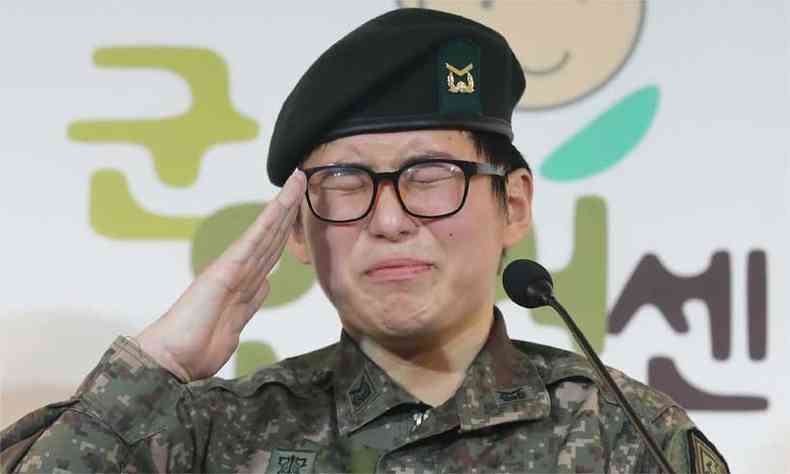 Byun Hee-soo diz durante pronunciamento nesta quarta-feira que gostaria de permanecer no exrcito(foto: AFP / YONHAP )