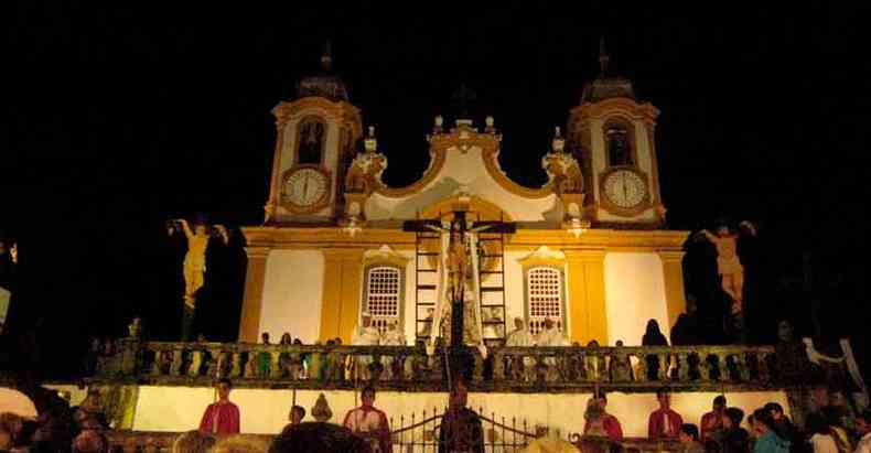 Semana Santa em Tiradentes. Encenao da Paixo de Cristo ocorre em frente  Igreja de So Francisco(foto: Carlos Altman/em/d. a press)