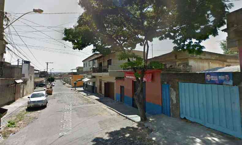 A mulher foi presa em casa com vrios produtos, como celulares e relgios(foto: Google Street View/Reproduo)