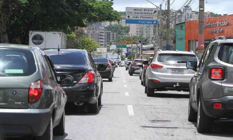 Imagem mostra congestionamento na Via Expressa