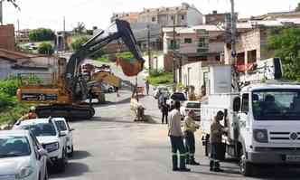 Escavadeiras hidrulicas vo ser utilizadas na demolio(foto: Edsio Costa/EM/D.A Press)