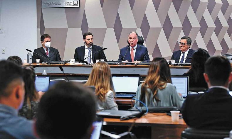 O senador Fernando Bazerra (MDB-PE) disse que apresentar hoje seu relatrio, que ainda est sujeito a mudanas