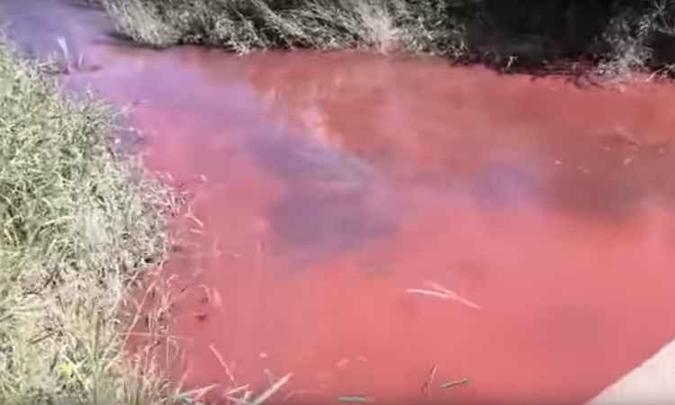 Manancial que fornece água para a cidade de Santo Antônio do Grama foi afetado e abastecimento foi interrompido(foto: Reprodução da Internet) Manancial que fornece água para a cidade de Santo Antônio do Grama foi afetado e abastecimento foi interrompido(foto: Reprodução da Internet)