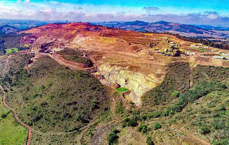 Mina dos Coelhos em Desterro de Entre Rios cava pilhas e terminal de beneficiamento da minerao JMN Minerao J. Mendes Logstica