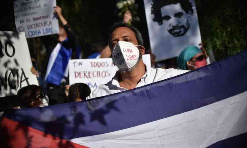 Cubanos protestam no Mxico