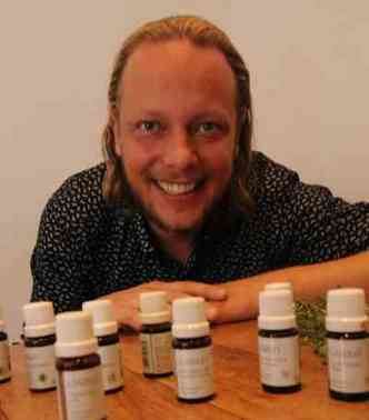 O aromatlogo, cientista e CEO do grupo Laszlo, Fbin Laszlo
