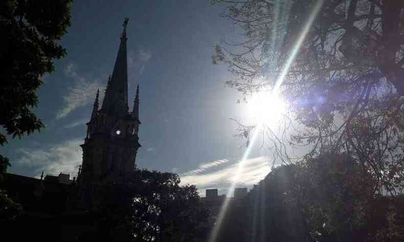 Manh de sol: vista da Igreja da Boa Viagem, Regio Central de BH (foto: Jair Amaral/EM/D.A press)