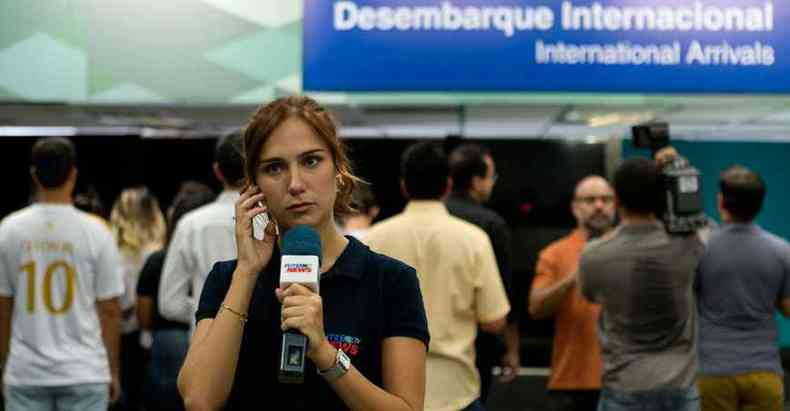 A reprter Carolina (Carol Garcia) no se rende ao machismo no jornalismo esportivo(foto: Warner/TNT/divulgao)