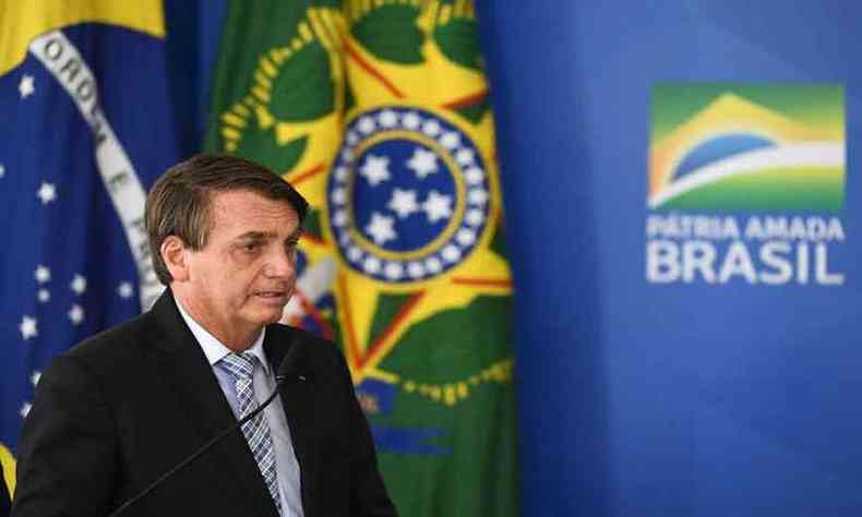 O residente Bolsonaro voltou a atacar ontem os governadores pelas medidas de isolamento social contra a COVID-19(foto: Evaristo S/AFP)