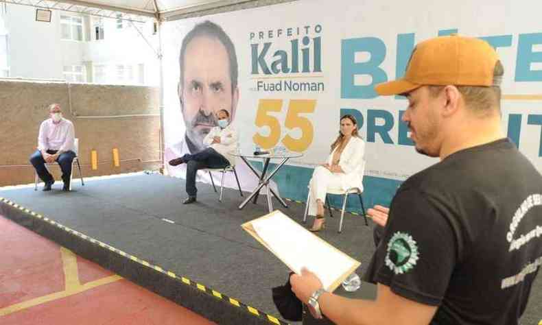 O presidente da Unio Junina Mineira, Jadison Nantes, entregou carta de apoio a Kalil na manh desta segunda(foto: Juarez Rodrigues/EM/D.A Press)