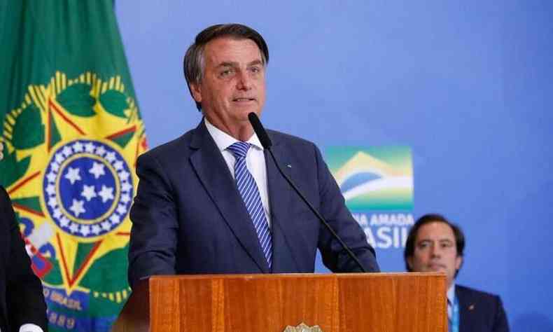 Apesar de estar dentro do grupo de risco, aos 66 anos, Bolsonaro ainda no teria sido imunizado