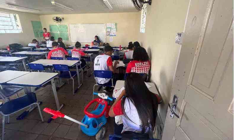 foto de sala de aula na escola dr. edlzio ferreira em sergipe