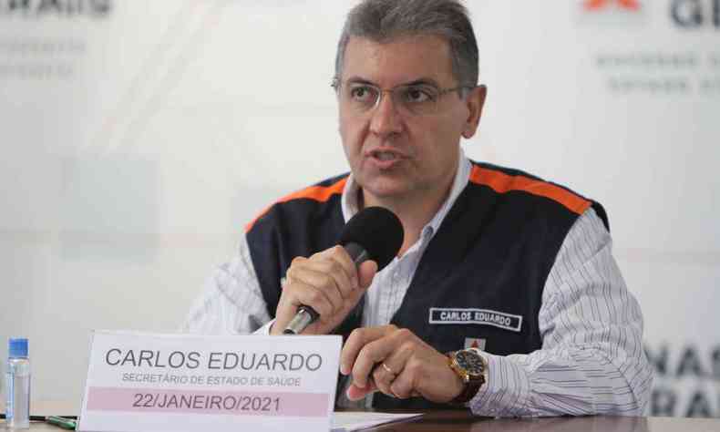 Ex-secretrio da Sade Carlos Eduardo Amaral havia divulgado anteriormente 806 pessoas(foto: Alexandre Guzanshe/EM/D.A Press)