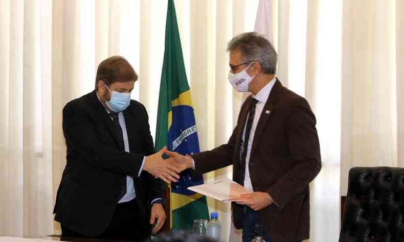 Agostinho Patrus (esq.) criticou indiretamente postura de Romeu Zema (dir.) sobre carta de apoio ao STF(foto: Jair Amaral/EM/D.A Press - 25/2/2021)