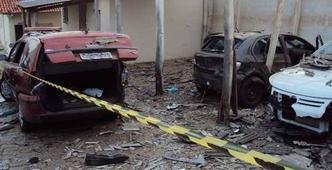 A perícia está quartel para verificar a natureza do explosivo.(foto: Polícia Militar/Divulgação) A perícia está quartel para verificar a natureza do explosivo.(foto: Polícia Militar/Divulgação)