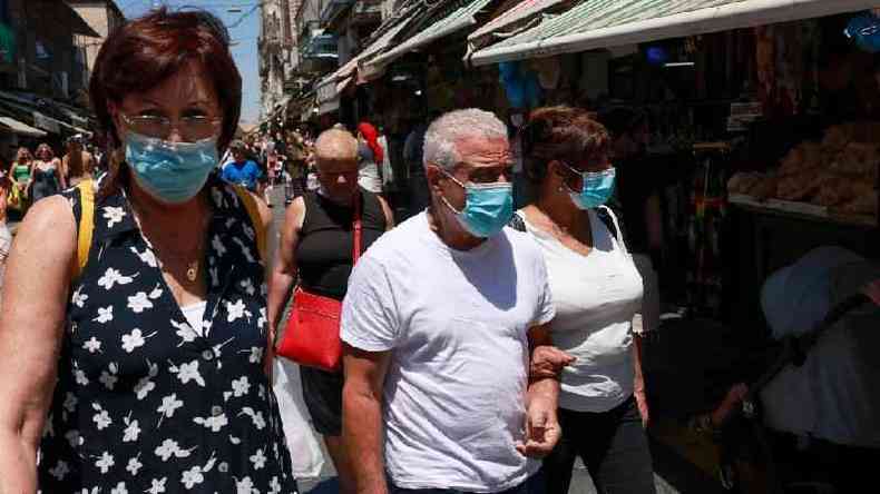 Autoridades em Israel reintroduziram medidas, como uso de mscaras e restrio a aglomeraes