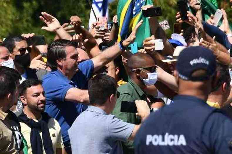 Bolsonaro vem seguidamente desrespeitando as medidas de isolamento social contra a COVID-19(foto: Evaristo S/AFP)