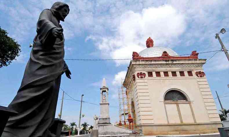 Um dos maiores atrativos do monumento de 150 metros quadrados  a cpula, fabricada na Blgica(foto: Paulo Filgueiras/EM/DA Press)