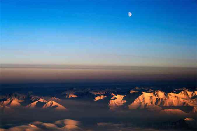 Viso da lua ao nordeste da Groenlndia(foto: NASA/Michael Studinger)