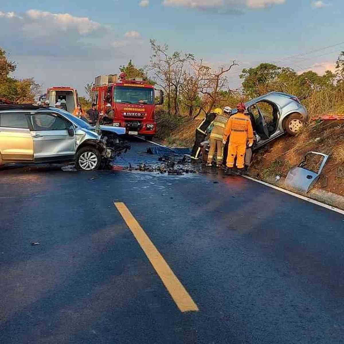 Mulher morre ao ser arremessada para fora do veículo e acidente é  investigado no interior de Minas