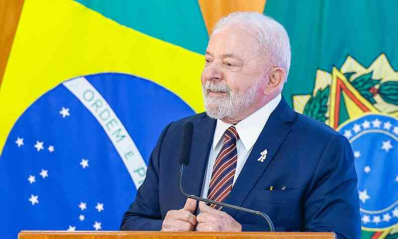 Lula em reunio ministerial dos 100 dias de governo