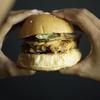 Dia da gula: a diferença entre comer demais e a compulsão